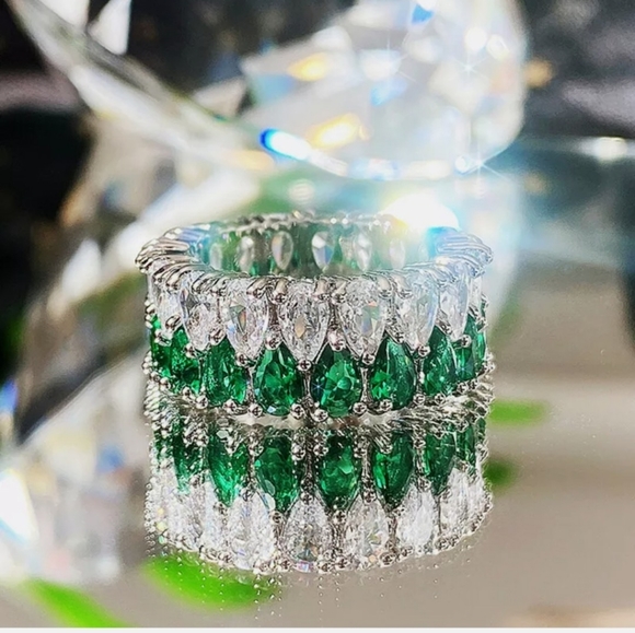 Cz & peridot Gemstone band ring - Picture 7 of 12